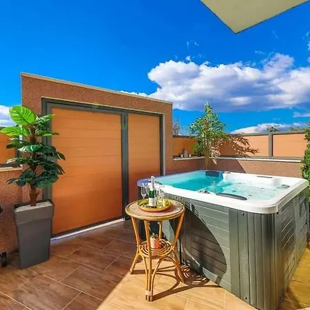In Okrug Gornji With Terrace, Air Condition, Wifi, Washing Machine Apartment Trogir