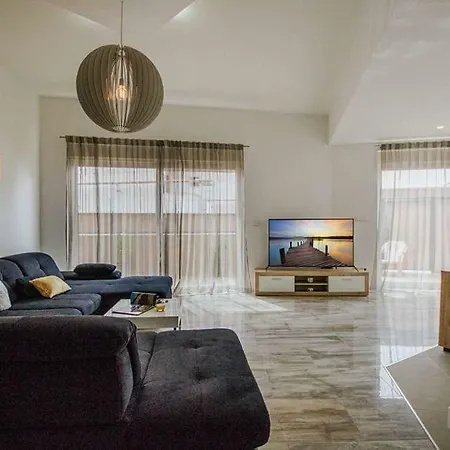 Lägenhet In Okrug Gornji With Terrace, Air Condition, Wifi, Washing Machine Trogir