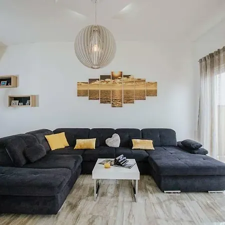 Lägenhet In Okrug Gornji With Terrace, Air Condition, Wifi, Washing Machine Trogir