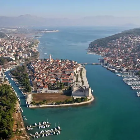 In Okrug Gornji With Terrace, Air Condition, Wifi, Washing Machine Lägenhet *