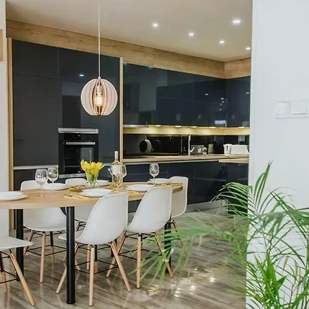 In Okrug Gornji With Terrace, Air Condition, Wifi, Washing Machine Lägenhet Trogir